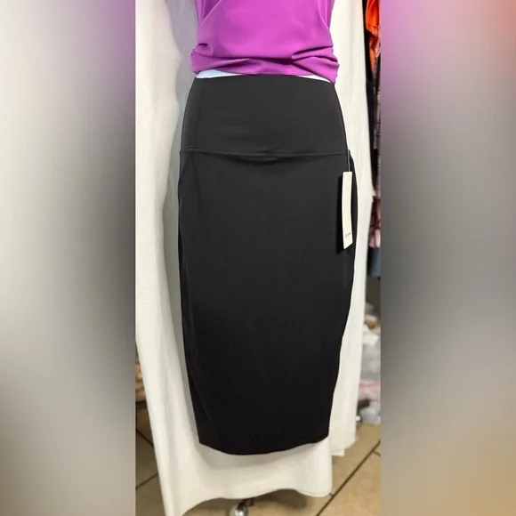 Lululemon‎ Nulu Slim-Fit High-Rise Skirt Black Size 6
NEW WITH TAGS - Picture 4 of 6